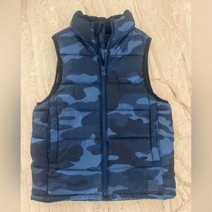 Gap kids puffer vest in blue camo
